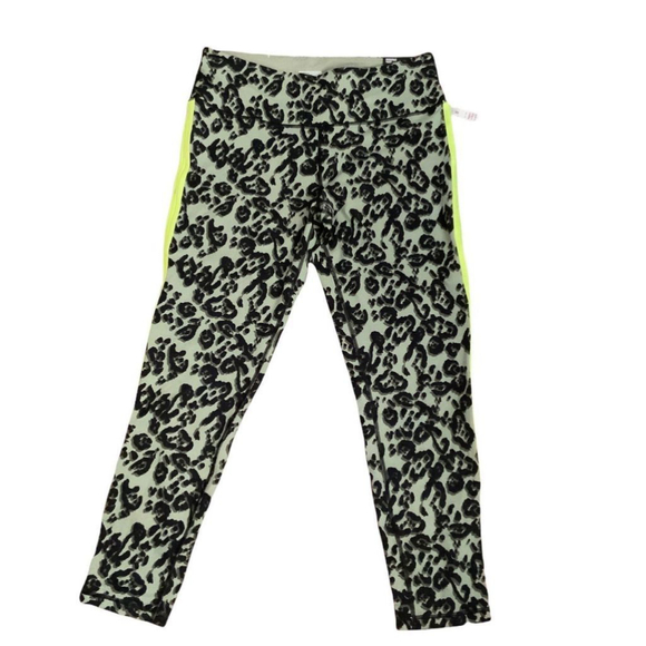 New Victoria's Sport Bra and Leggings Set - Picture 9 of 10